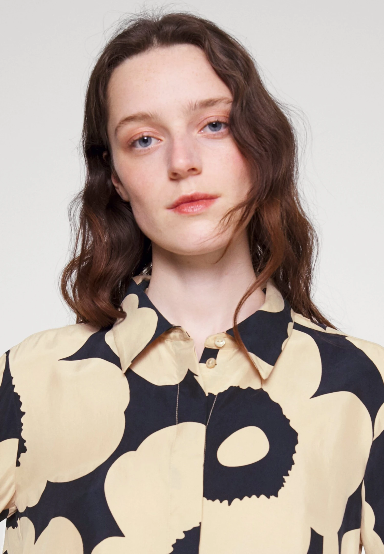 Marimekko Värssy Unikko - Overhemdblouse - Marinblå 4 Marimekko Värssy Unikko - Overhemdblouse - Marinblå - Afbeelding 4