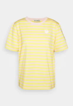 Marimekko Tasaraita Relaxed Shortsleeve- T-Shirt Print - Yellow/Pink -Marimekko Winkel 869abd07c8694d66a082ef41a55ad2ae scaled