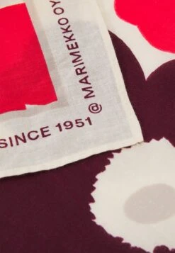 Marimekko Astrilli Unikko Bandana - Halsdoek - Red/Off-White -Marimekko Winkel 8b89b268156a419e925a075bd92675b0