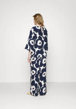 Marimekko Irbma Unikko Cupro Mix Trousers - Broek - Off-White, Dark Navy 9 Marimekko Irbma Unikko Cupro Mix Trousers - Broek - Off-White, Dark Navy -Marimekko Winkel 8db898585f644324ae76a9f6a6cd02a7 scaled