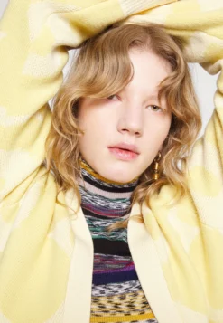 Marimekko Makeasti Unikko - Vest - Yellow -Marimekko Winkel 9110ff48321c4cb1a0cf294ae09a420b scaled