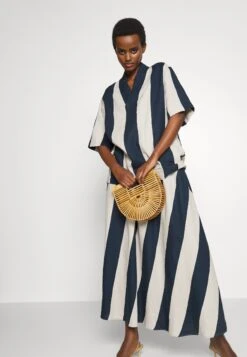 Marimekko Poula Maalis Blouse - Blouse - Off-White/Dark Navy -Marimekko Winkel 91ba77938a5a493da95ac2dac939f346