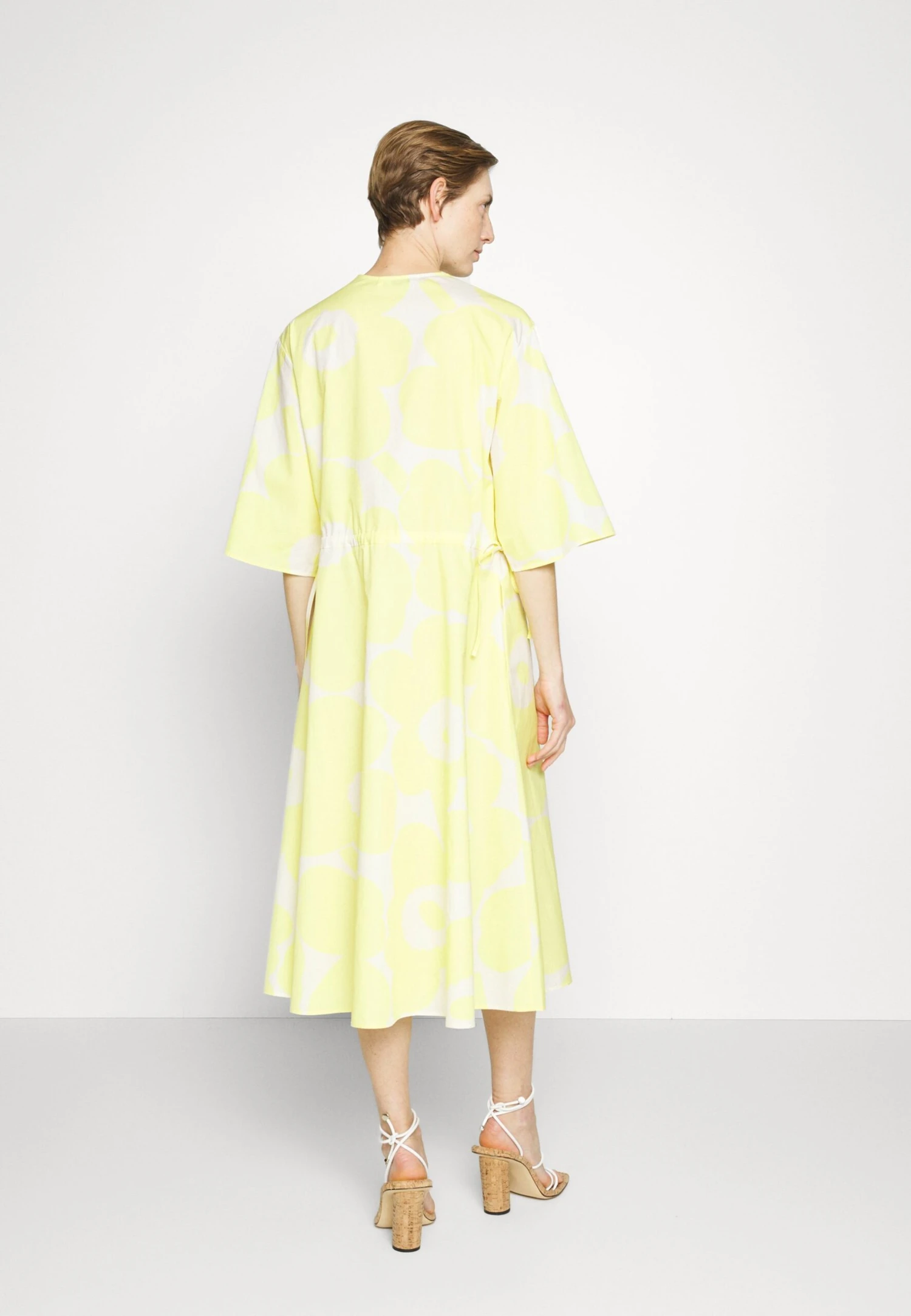 Marimekko Fiaali Unikko Dress - Jurk - Yellow/White 3 Marimekko Fiaali Unikko Dress - Jurk - Yellow/White - Afbeelding 3