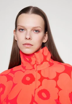 Marimekko Nelma Unikko- Blouse - Red, Orange -Marimekko Winkel 963ad644e40443fa90b3dfabddc24063 scaled