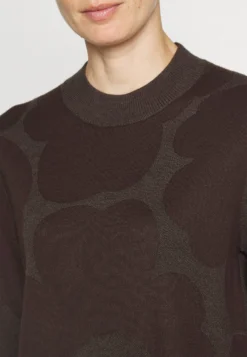 Marimekko Karmiini Unikko Dress - Gebreide Jurk - Dark Brown 11 Marimekko Karmiini Unikko Dress - Gebreide Jurk - Dark Brown -Marimekko Winkel 99ab3bb3e17e4e7b8e5e2ed9fce80973 scaled