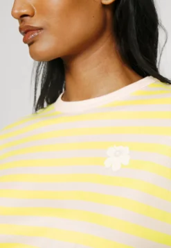 Marimekko Tasaraita Relaxed Longsleeve - Longsleeve - Yellow/Pink -Marimekko Winkel 9c2672e5331249e590f148090ffee479 scaled