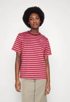 Marimekko Tasaraita Relaxed Shortsleeve- T-Shirt Print - Dark Red/Pink