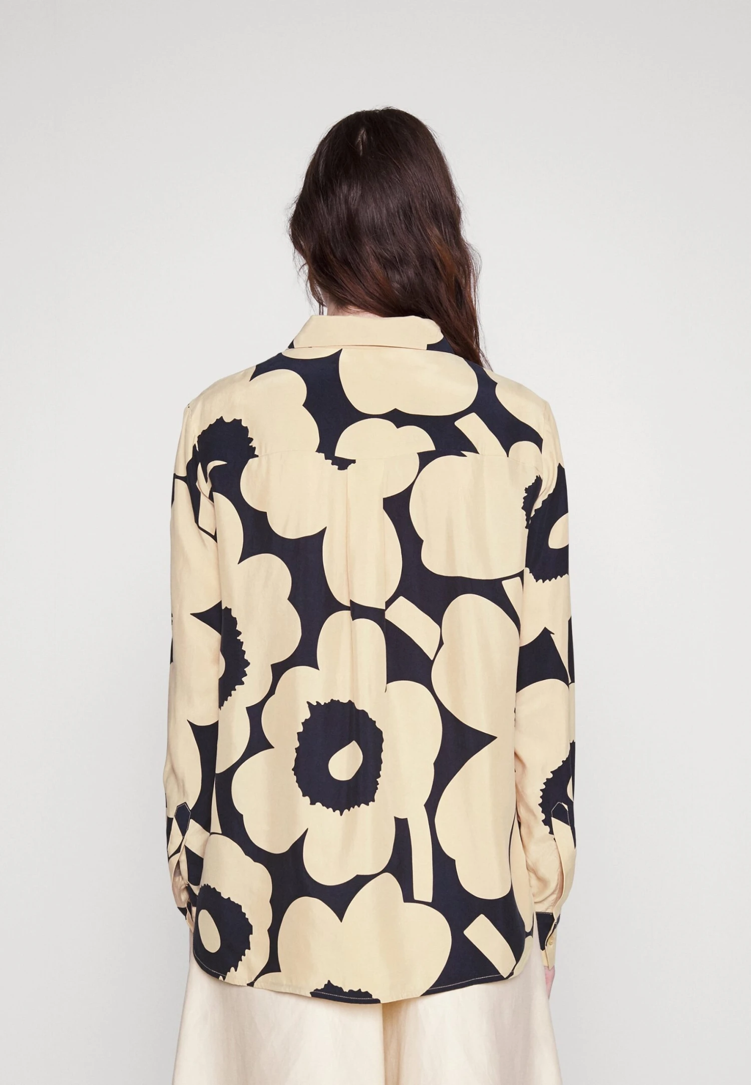 Marimekko Värssy Unikko - Overhemdblouse - Marinblå 3 Marimekko Värssy Unikko - Overhemdblouse - Marinblå - Afbeelding 3