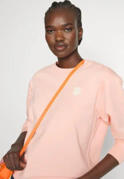 Marimekko Kioski Leiot Unikko Placement - Sweater - Peach -Marimekko Winkel a181b268e17242ddbe375385d7988849 scaled