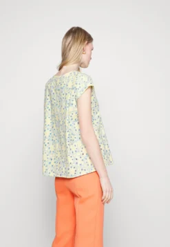 Marimekko Nahkol Rentukka- Top - Light Yellow/Light Blue -Marimekko Winkel a45560488d2843ee82ba15c1ce4f44dd scaled