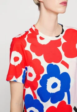 Marimekko Erna Relaxed Pieni Unikko - T-Shirt Print - Red/Black/Blue -Marimekko Winkel a8ccea5f2e7640918401886b7b7660a8 scaled