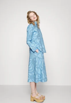 Marimekko Kearte Joonas Trousers - Broek - Light Blue -Marimekko Winkel b2fe19a5f44b4e70981048d39fe77619 scaled