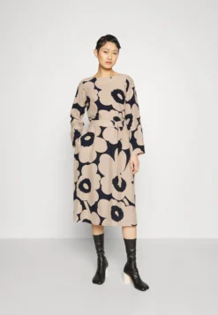 Marimekko Tyväri Unikko Dress - Jurk - Dark Blue/Beige