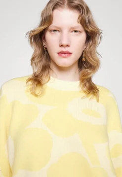 Marimekko Moderni Unikko - Trui - Gul -Marimekko Winkel b3c11d0641ef405e9c56138f2059b4e0 scaled