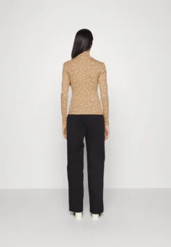 Marimekko Pilke Unikko Turtleneck - Longsleeve - Beige/Brown 10 Marimekko Pilke Unikko Turtleneck - Longsleeve - Beige/Brown -Marimekko Winkel b5f306c4d23840398c116f7ef3cab4aa scaled