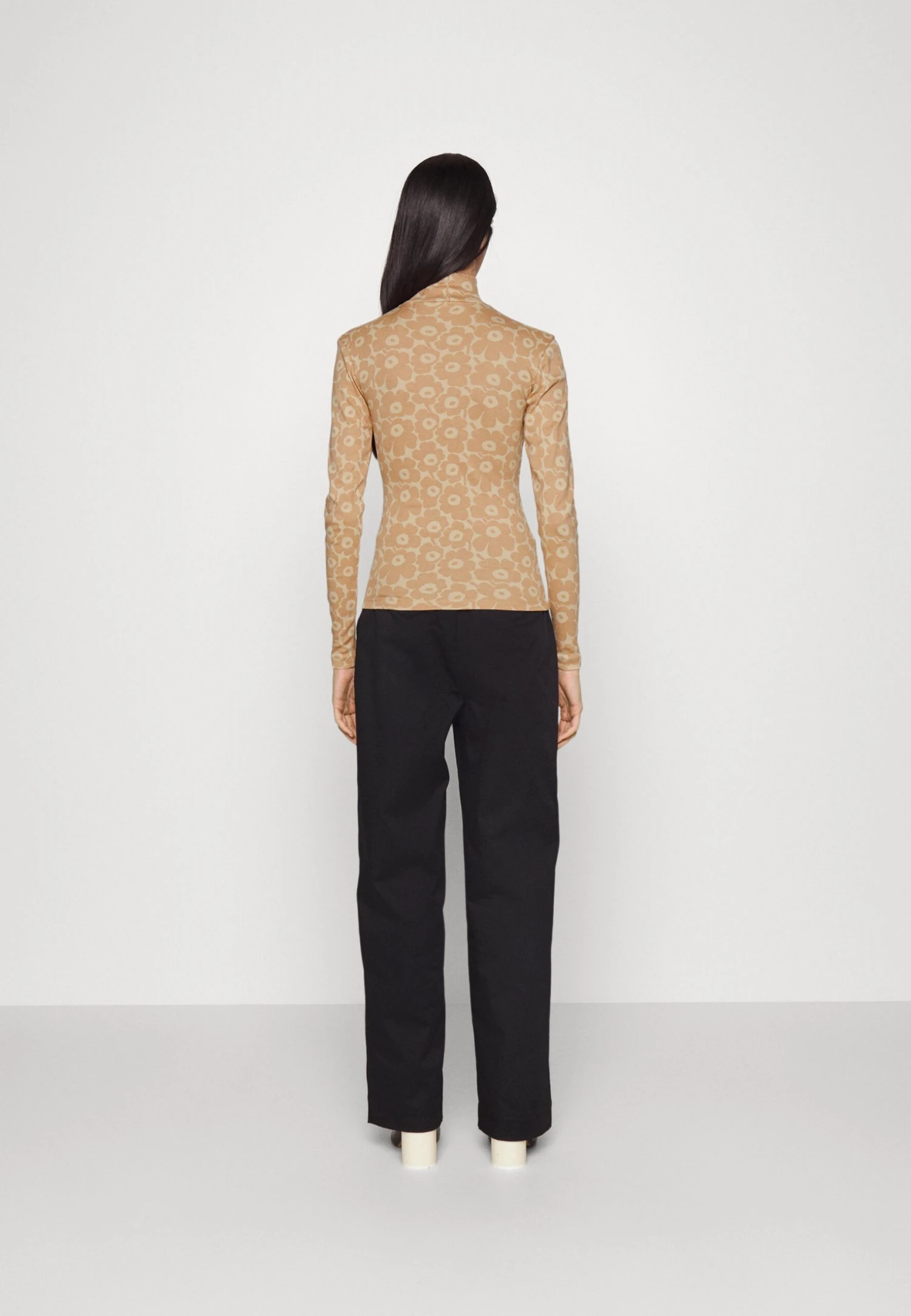 Marimekko Pilke Unikko Turtleneck - Longsleeve - Beige/Brown 3 Marimekko Pilke Unikko Turtleneck - Longsleeve - Beige/Brown - Afbeelding 3
