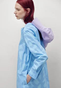 Marimekko Krihke Joonas Shirt Dress - Blousejurk - Light Blue/Blue 11 Marimekko Krihke Joonas Shirt Dress - Blousejurk - Light Blue/Blue -Marimekko Winkel b7c3d1f2e8a84026993fa22cd9d51fa1 scaled