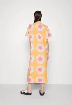 Marimekko Genista Auringonkukka Dress - Jerseyjurk - Orange/Pink/Grey -Marimekko Winkel bc6b1d04a1584102882fe3053880ff40 scaled