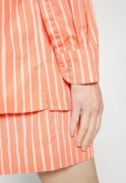 Marimekko Kioski Jokapoika- Shorts - Red/Pink -Marimekko Winkel bd25ae9d382645d9a5f2149f10c008e4 scaled