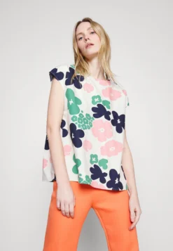 Marimekko Gappe Kevättalkoot Poplin- Blouse - Off-White/Pink/Green -Marimekko Winkel c1d964ab7460481c9b67e4bad3132a1f scaled