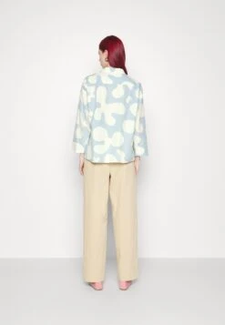 Marimekko Hilba Pulloposti- Overhemdblouse - Light Indigo, Off-White 11 Marimekko Hilba Pulloposti- Overhemdblouse - Light Indigo, Off-White -Marimekko Winkel c502d55a4f8b44dabbe35193d95edc9c
