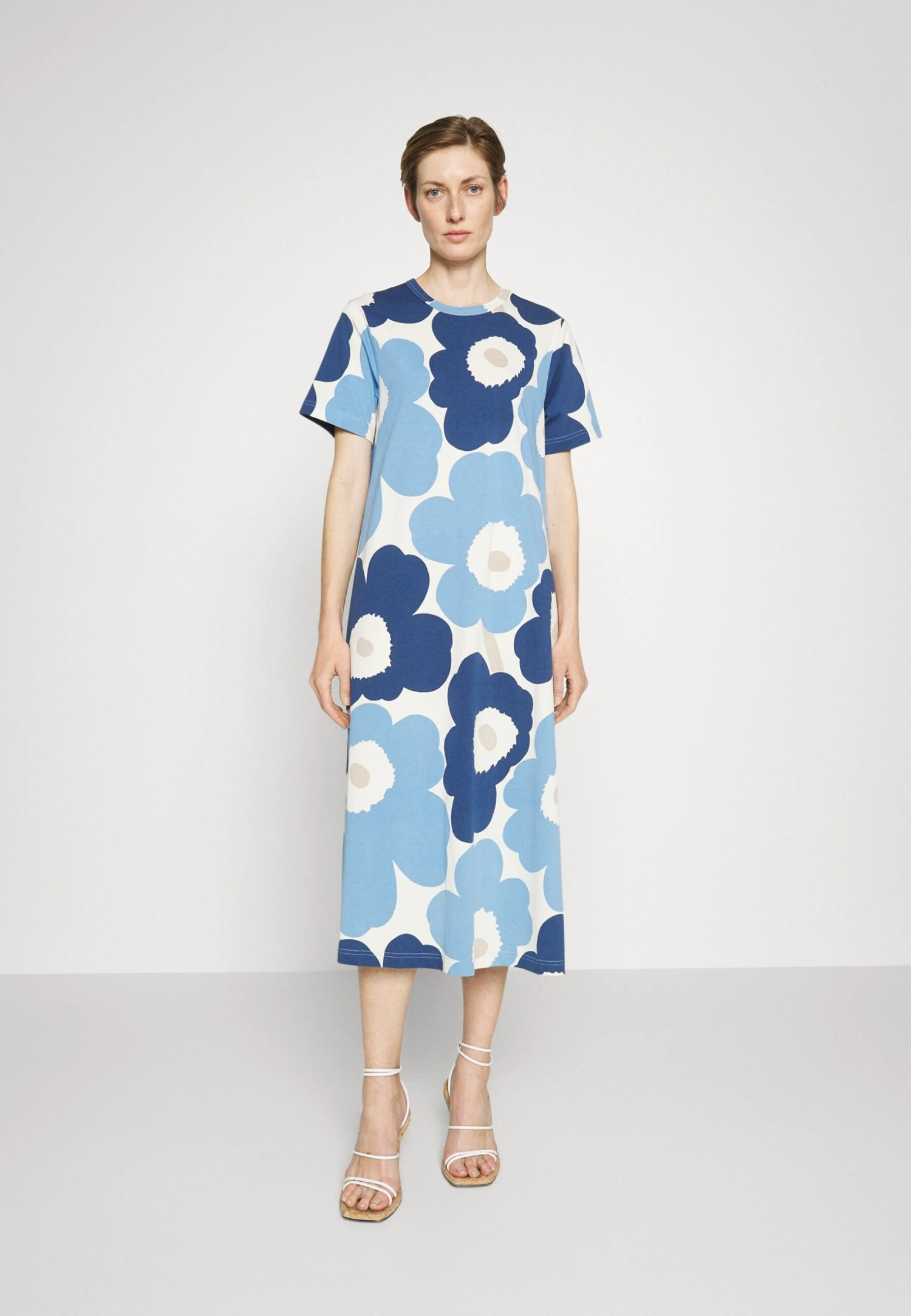 Marimekko Kioski Petrun Unikko Dress - Jerseyjurk - Blue/Dark Blue/Off-White 1 Marimekko Kioski Petrun Unikko Dress - Jerseyjurk - Blue/Dark Blue/Off-White