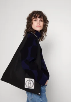 Marimekko Rudia Unikko - Trui - Blue, Black -Marimekko Winkel c8efc6190ed74597b8f3e3269d6cfde5 scaled