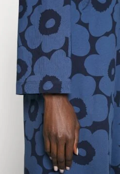 Marimekko Tienoo Unikko Jersey Dress - Jerseyjurk - Blue, Dark Blue -Marimekko Winkel cc752cb10884424d9a43c8f6f5c553b8