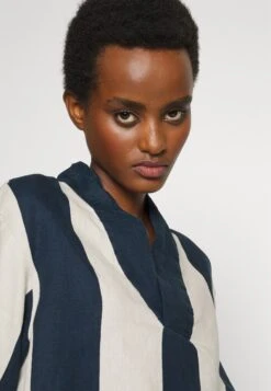 Marimekko Poula Maalis Blouse - Blouse - Off-White/Dark Navy -Marimekko Winkel cd0e73e648354cb99dd4eb2a81e9fb8b