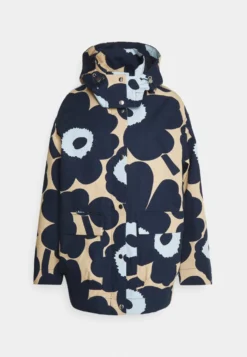Marimekko Magna Unikko Coat - Parka - Dark Blue, Light Yellow 12 Marimekko Magna Unikko Coat - Parka - Dark Blue, Light Yellow -Marimekko Winkel d4641205d6954a2a9115b413976eb86d scaled
