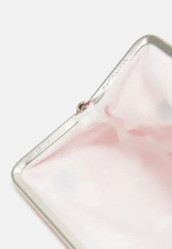 Marimekko Silmälasi Kukkaro - Portemonnee - White, Red 8 Marimekko Silmälasi Kukkaro - Portemonnee - White, Red -Marimekko Winkel d8c3c175b9b94428bff8870bbde2bbb3 scaled