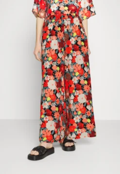 Marimekko Arkadi Suvikimppu Cupro Trousers - Broek - Red/Green/Black