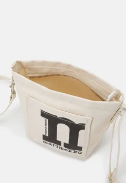 Marimekko Mono Mini Crossbody Solid Shoulder Bag - Schoudertas - Beige -Marimekko Winkel e1658bebc2ae41ccbfded30aafea7c3c scaled