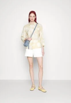 Marimekko Hilba Pulloposti Overshirt - Blouse - Sand/Off White -Marimekko Winkel e212f37a87fc4c1e936e6b98824a80c4