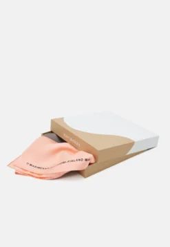 Marimekko Lauhtua Meduusa Scarf - Halsdoek - Orange/Yellow/Blue -Marimekko Winkel e5166deaed0e4eb5b3d3def8460ae56e scaled