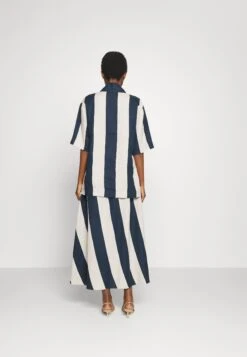 Marimekko Poula Maalis Blouse - Blouse - Off-White/Dark Navy -Marimekko Winkel efd0b537a6144e92be602e0c6234661c