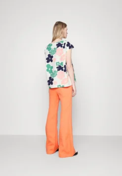 Marimekko Gappe Kevättalkoot Poplin- Blouse - Off-White/Pink/Green -Marimekko Winkel f1f04ccd569c4b4abefcdf815454a995 scaled