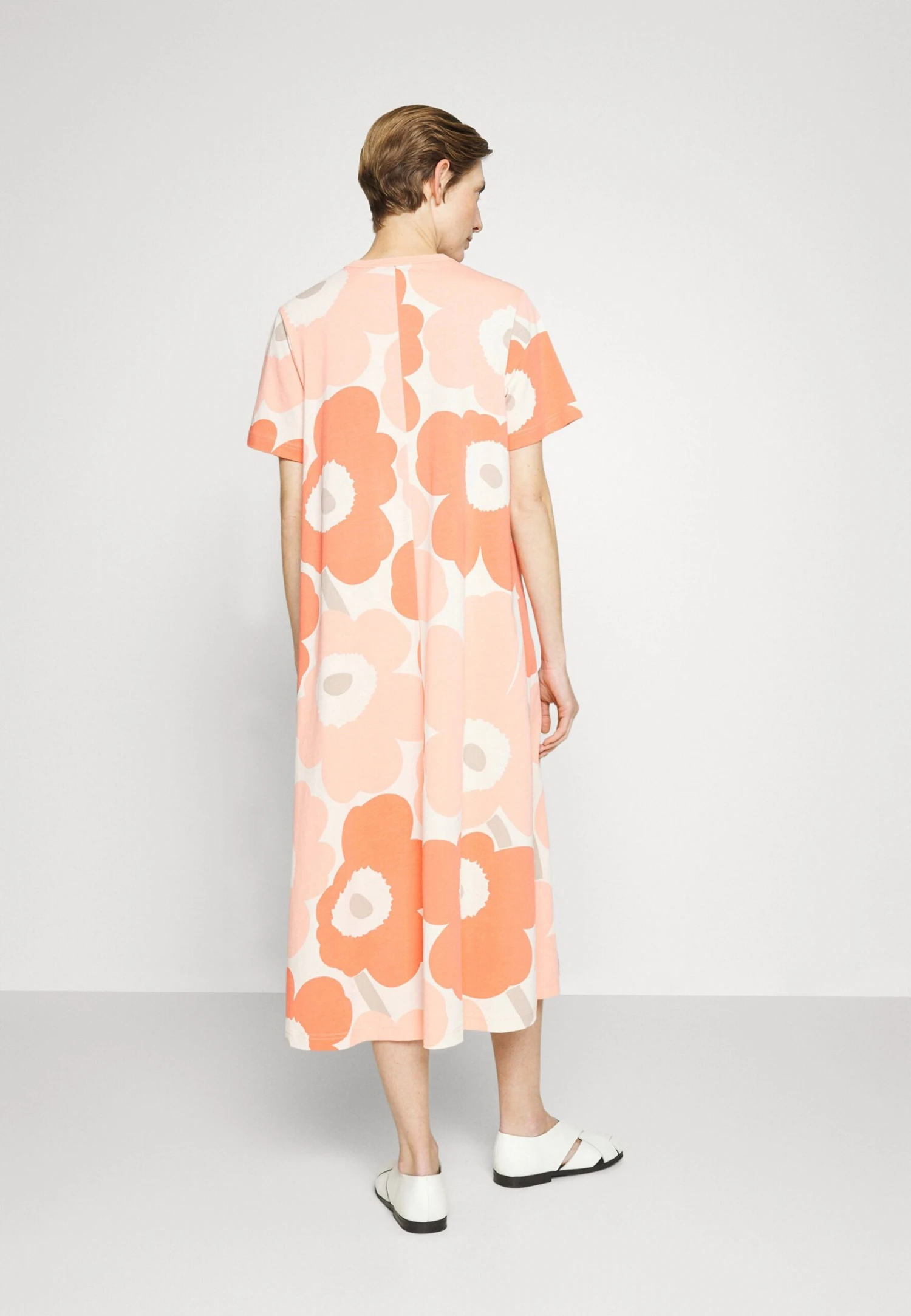 Marimekko Kioski Petrun Unikko Dress - Jerseyjurk - Peach,/Orange/Off-White 3 Marimekko Kioski Petrun Unikko Dress - Jerseyjurk - Peach,/Orange/Off-White - Afbeelding 3