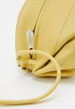 Marimekko Karla Candy Story - Schoudertas - Light Yellow -Marimekko Winkel f9af6fce622b4ba8a5bb1e3942e17311 scaled