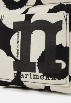 Marimekko Mono Mini Crossbody Unikko - Schoudertas - Black 9 Marimekko Mono Mini Crossbody Unikko - Schoudertas - Black -Marimekko Winkel fbf4492b0b6f4ba18be227002c195b2b scaled